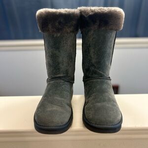 Lamo Gray Boots Size 9. Great Condition